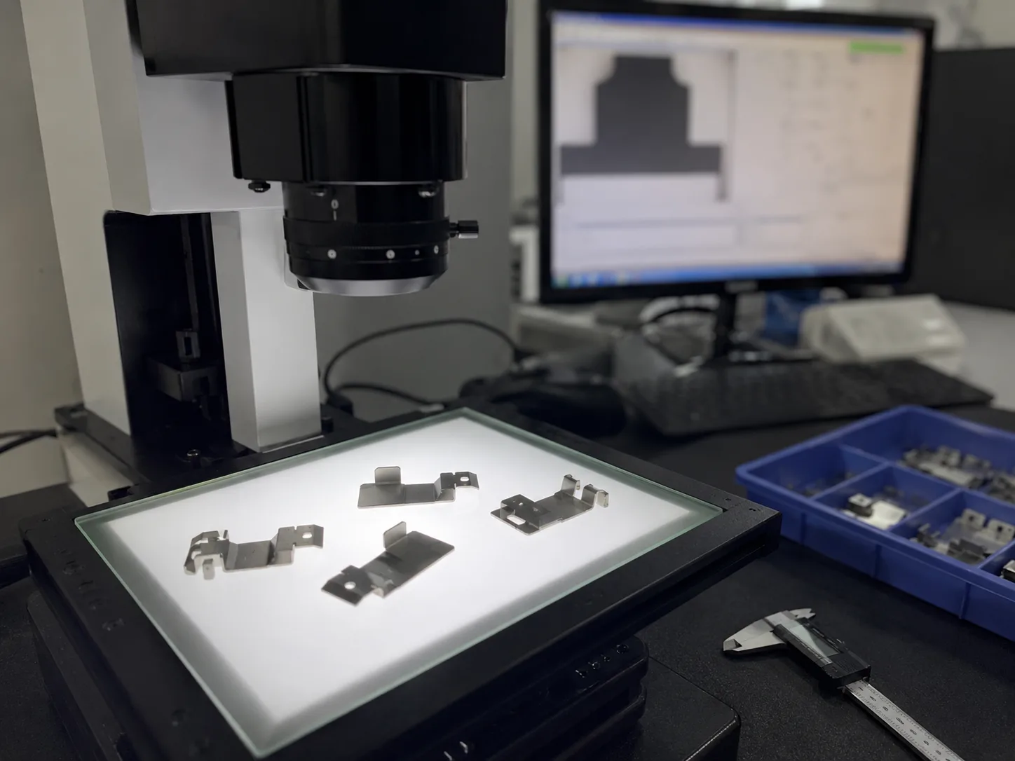 Stamped part instant measurement setup with camera and backlight stage