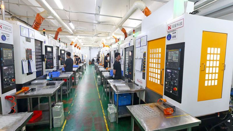 CNC machining floor with vertical machining centres and fitter benches